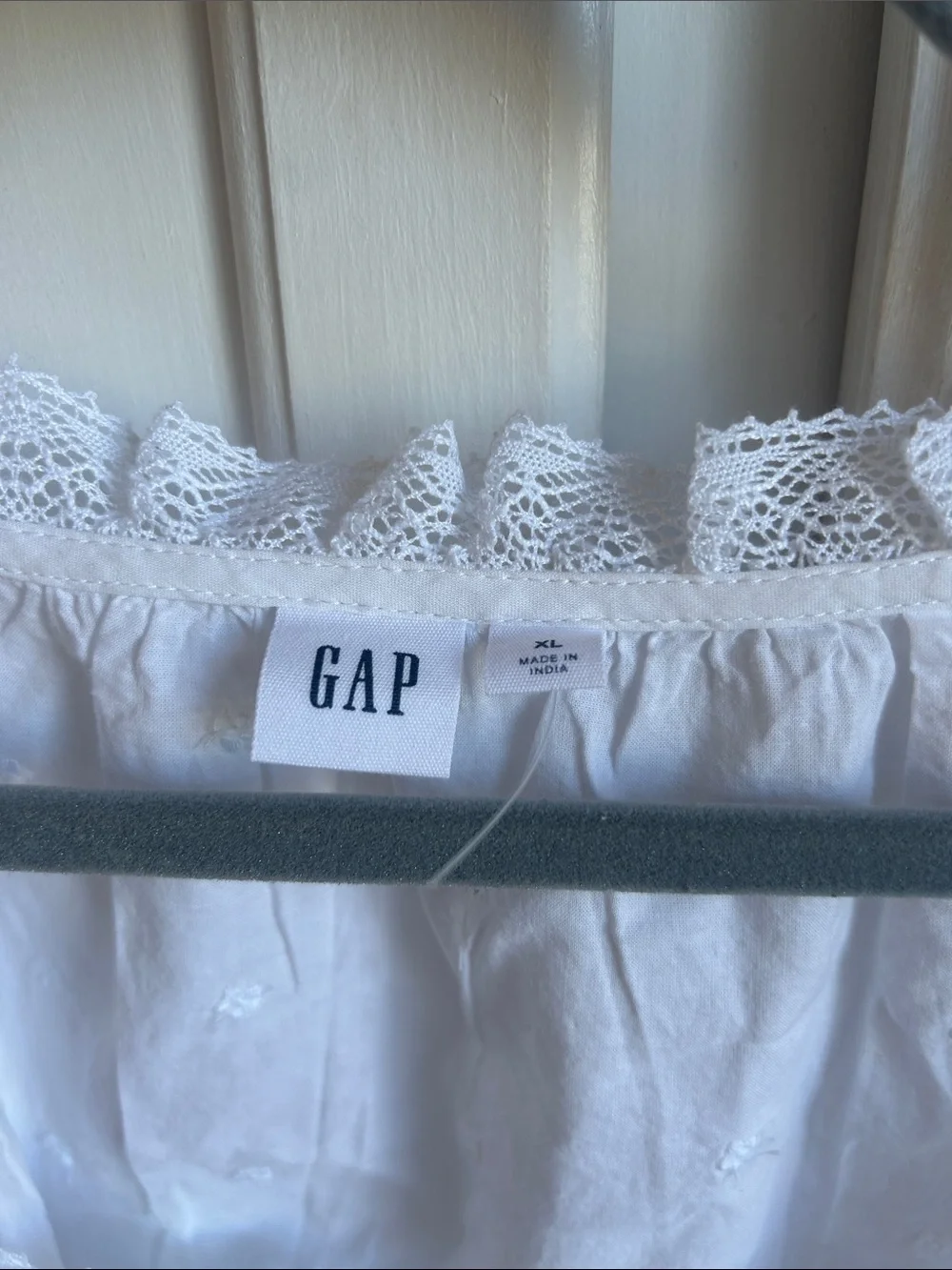 GAP White Eyelet Ruffle Peasant Top - Picture 2 of 3